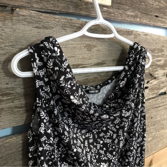 FRANKIE & Missy Size Med Black/White Sleeveless Blouse - Picture 2 of 5